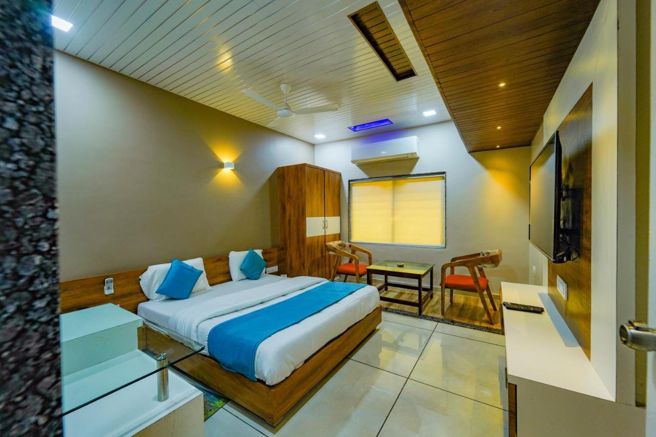 The Nest Residency Otel Amhedabad Dış mekan fotoğraf
